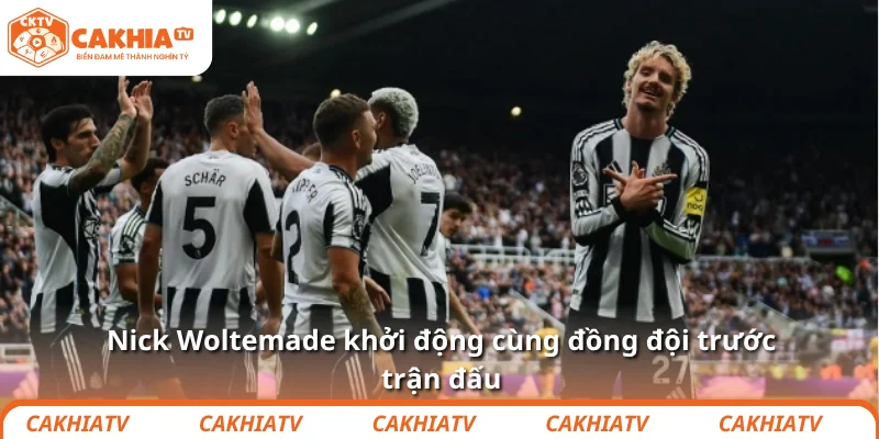 Nick Woltemade: Bí kíp “nạp năng lượng” cho gã cao kều 1 Nick Woltemade khởi động cùng đồng đội trước trận đấu