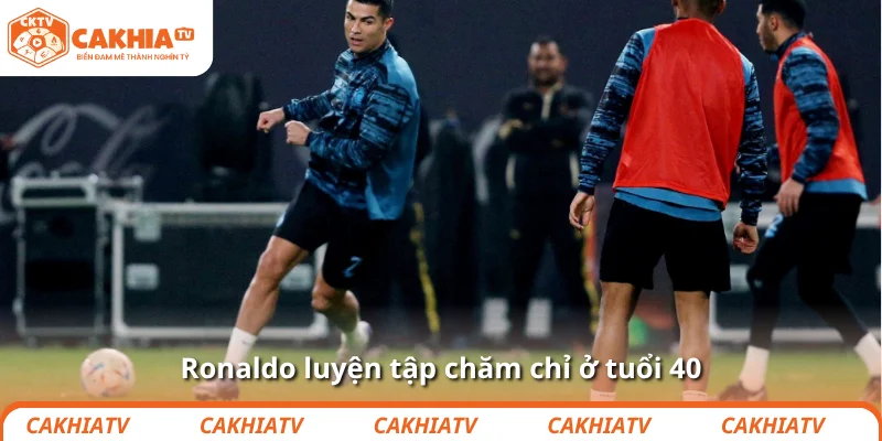 Gia đình khuyên Ronaldo giải nghệ, nhưng anh bảo: “Để sau!” 1 Ronaldo luyện tập chăm chỉ ở tuổi 40